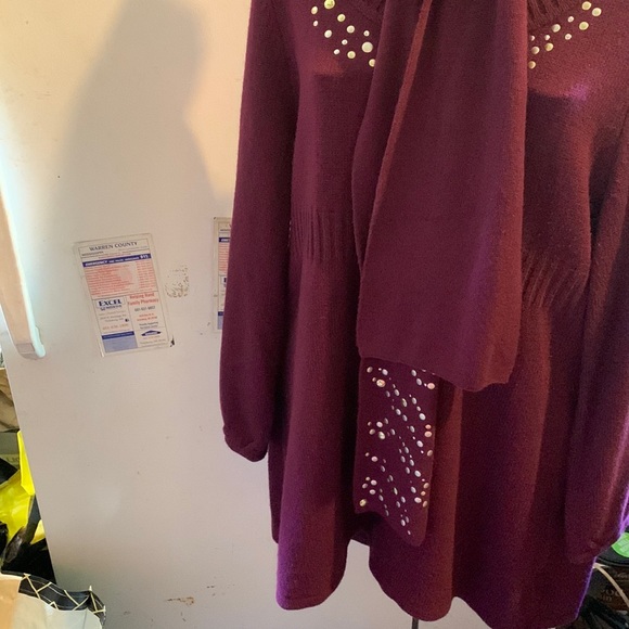 Beautiful sweater - Picture 2 of 2